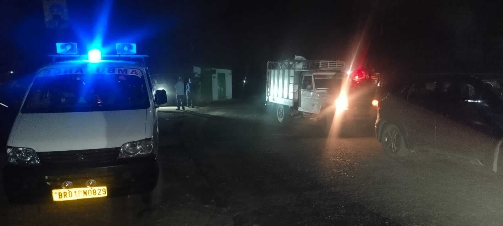 Deoghar News : सड़क पर फंसे ट्रक से लगा घंटों जाम, फंसी रही एंबुलेंस