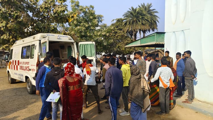 सड़क दुर्घटना में बाइक सवार युवक गंभीर रूप से जख्मी बहनोई से मिलकर जा रहा था घर