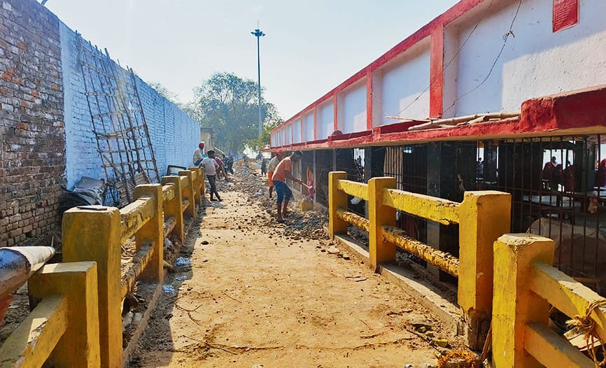 Buxar News: तोड़ा जा रहा रामरेखा घाट पर बना मैरिन ड्राइव, बनेगा चबुतरा