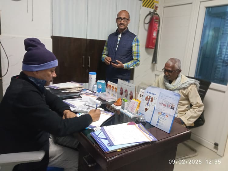 स्वस्तिम हॉस्पिटल में लगाया गया नि:शुल्क परामर्श शिविर