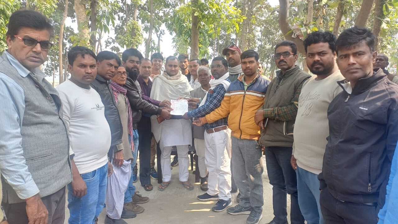 Madhubani News : पीडीएस विक्रेताओं ने विधायक को सौंपा ज्ञापन