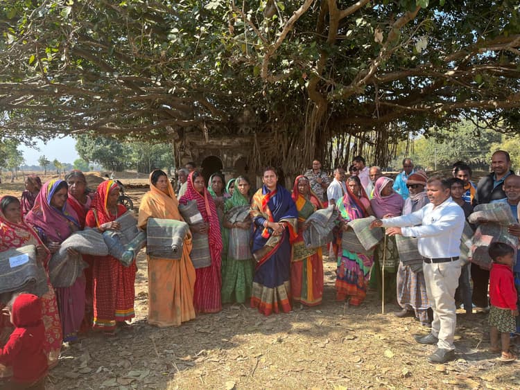 Giridih News :राज्य सरकार की गलती के कारण समय पर नहीं मिला कंबल : डॉ मंजू