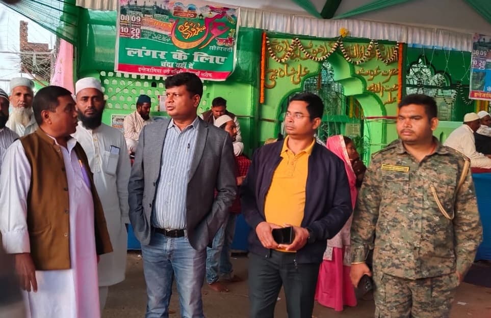 Giridih News :चादरपोशी के साथ चिरुवांशरीफ में तीन दिवसीय उर्स शुरू