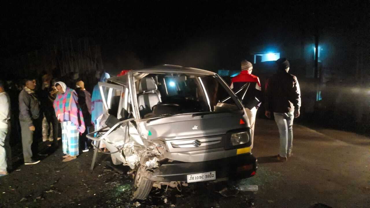Giridih News :दो कारों में टक्कर, सात लोग घायल