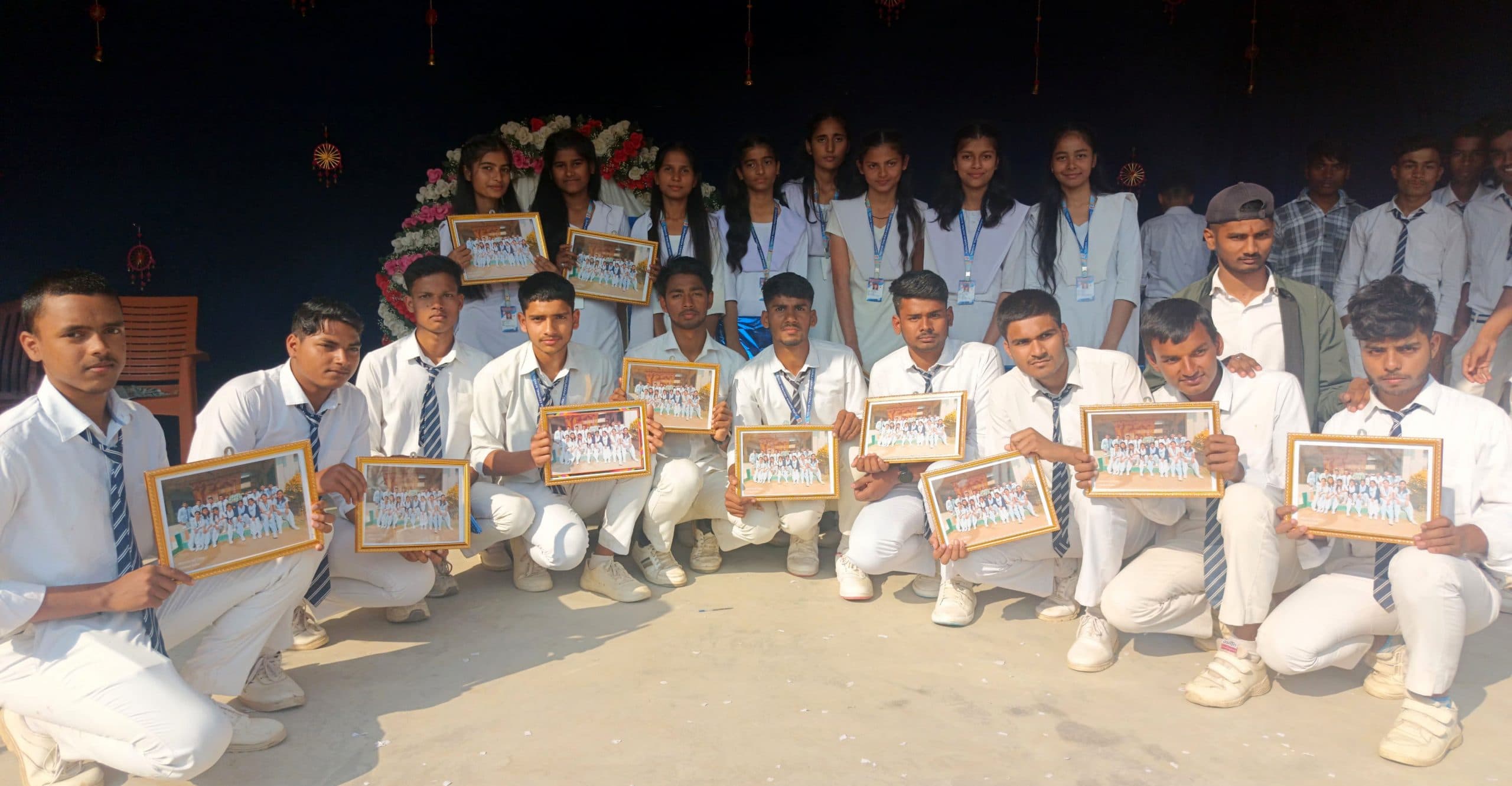 दसवीं कक्षा के बच्चों को दिया गया फेयरवेल