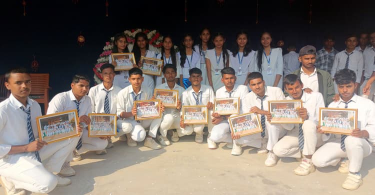 दसवीं कक्षा के बच्चों को दिया गया फेयरवेल