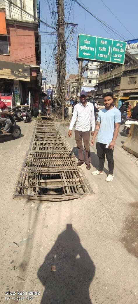 Jamshedpur News : क्षतिग्रस्त जाली की वजह से हर दिन लोग हो रहे दुर्घटना के शिकार