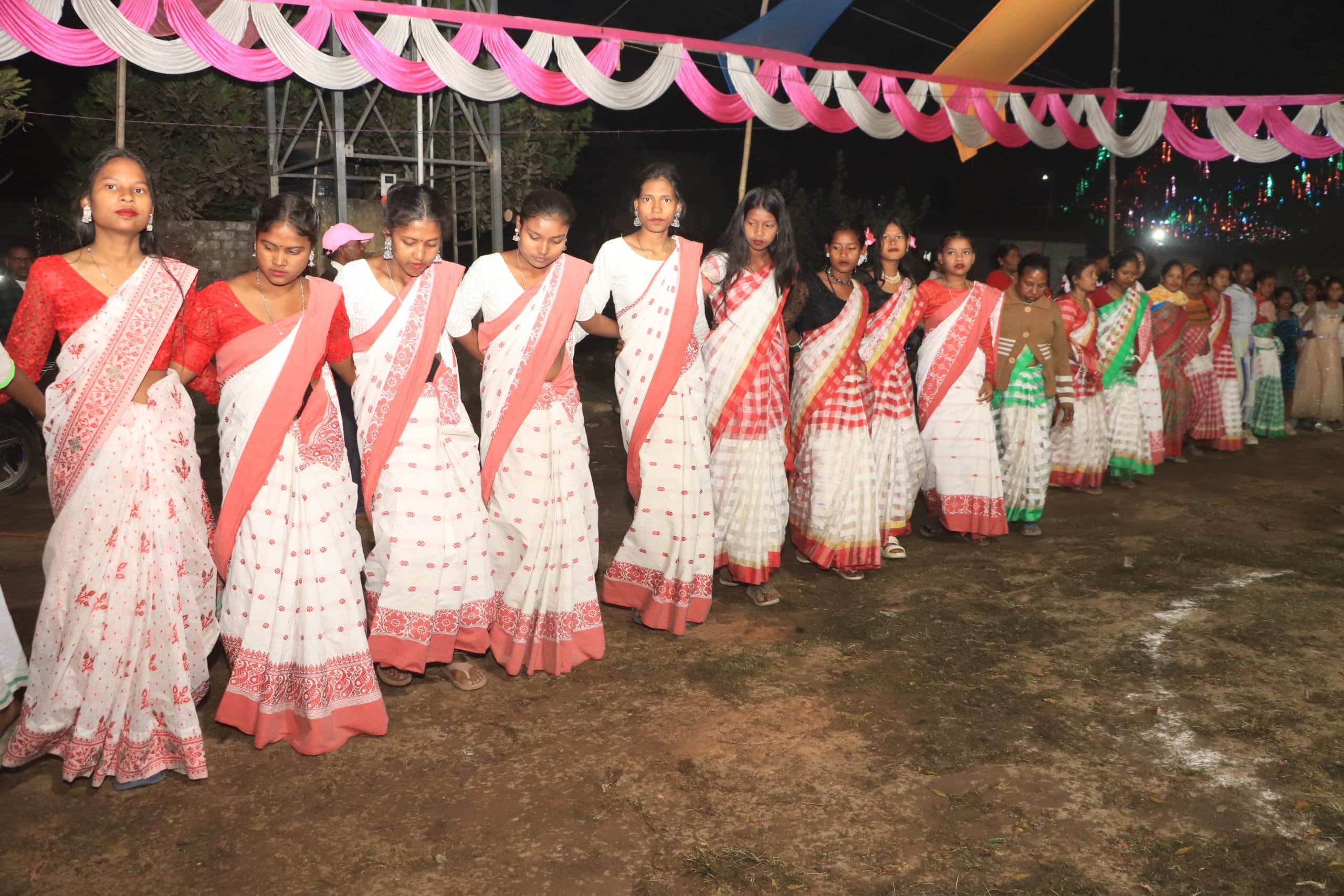 Jamshedpur News : सलगाझरी में आदिवासी हो समाज ने मागे पर्व मनाया