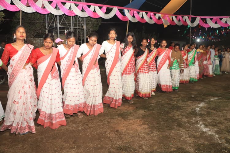 Jamshedpur News : सलगाझरी में आदिवासी हो समाज ने मागे पर्व मनाया