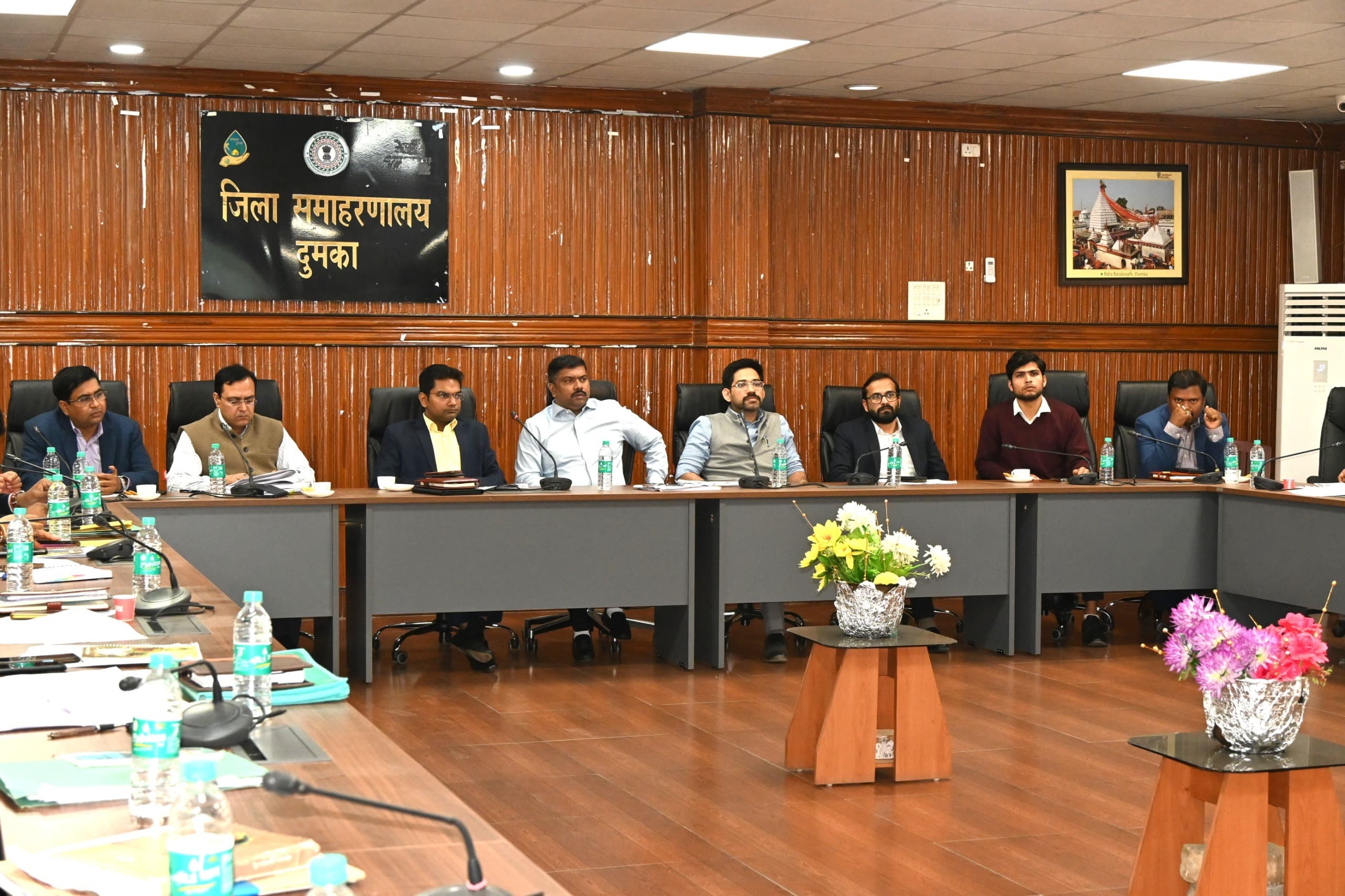 मिशन मोड में पूरा करें आंगनबाड़ी केंद्र का भवन निर्माण : डीसी