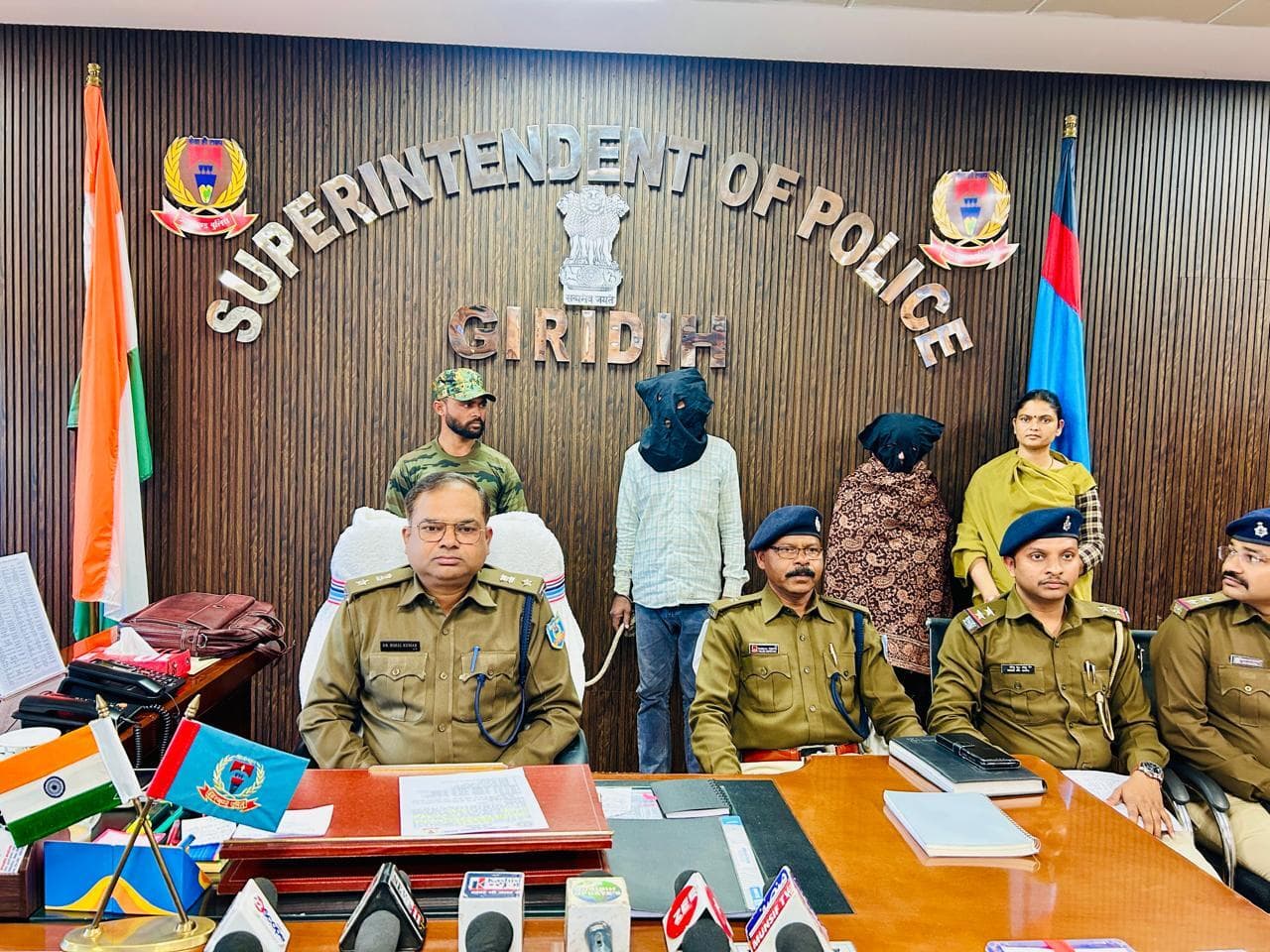 Deoghar news : पुरानी रंजिश में हत्या कर चितोलोढ़िया में फेंकी थी लड़की की लाश, आरोपी महिला समेत दो गिरफ्तार