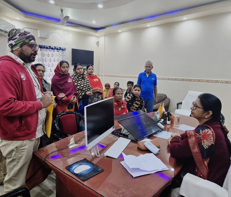 जनता दरबार में महापौर ने सुनी लोगों की समस्या