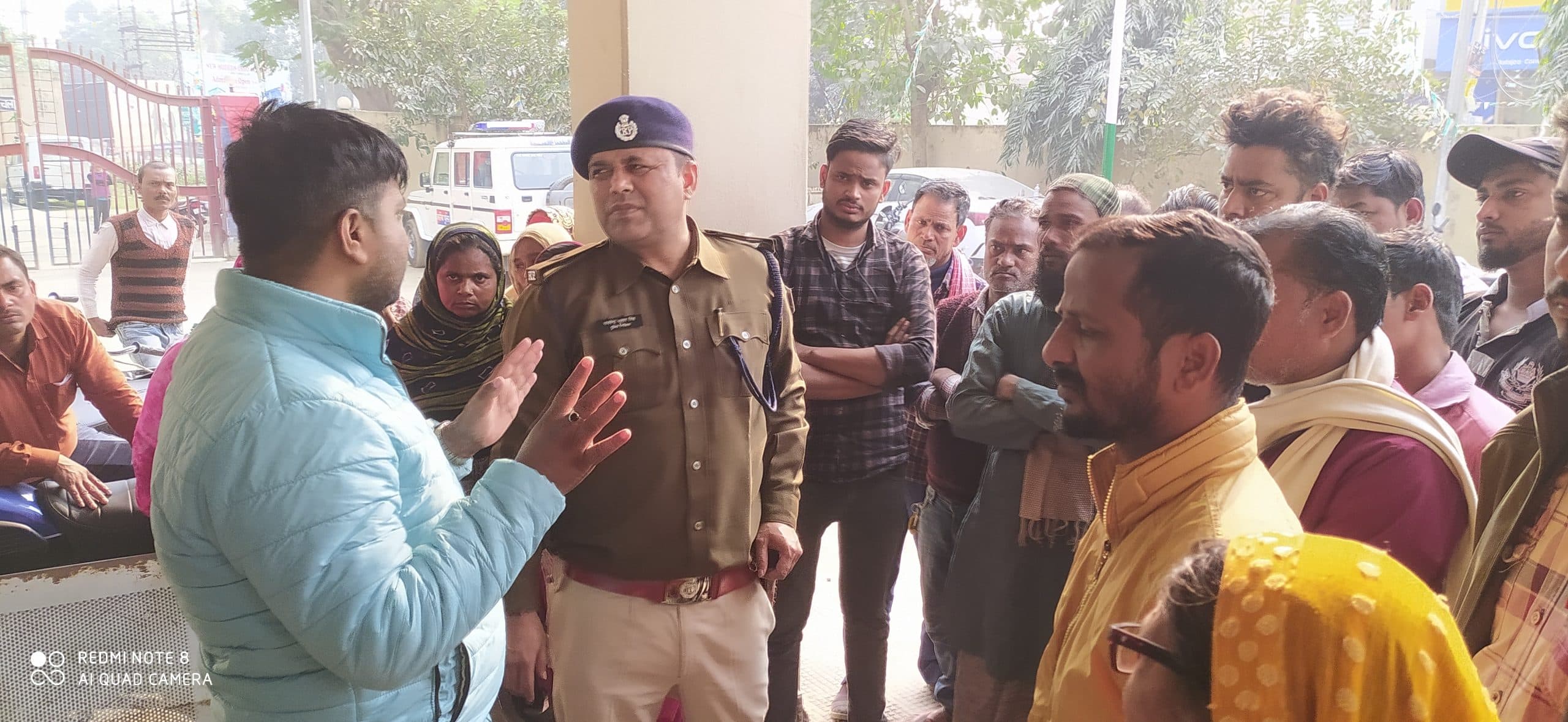 मटियारी पैक्स प्रबंधक पर गबन का आरोप लगा कर लाभुकों ने घंटों बनाया बंधक