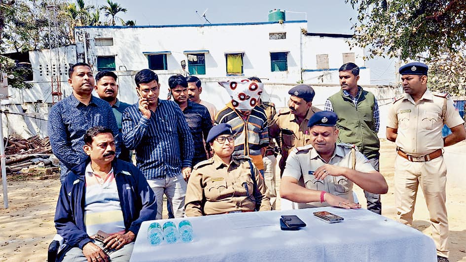 अखिलेश की सूचना पर गिरफ्तार अमित के पास से निकल रहा चोरी के वाहनों का जखीरा