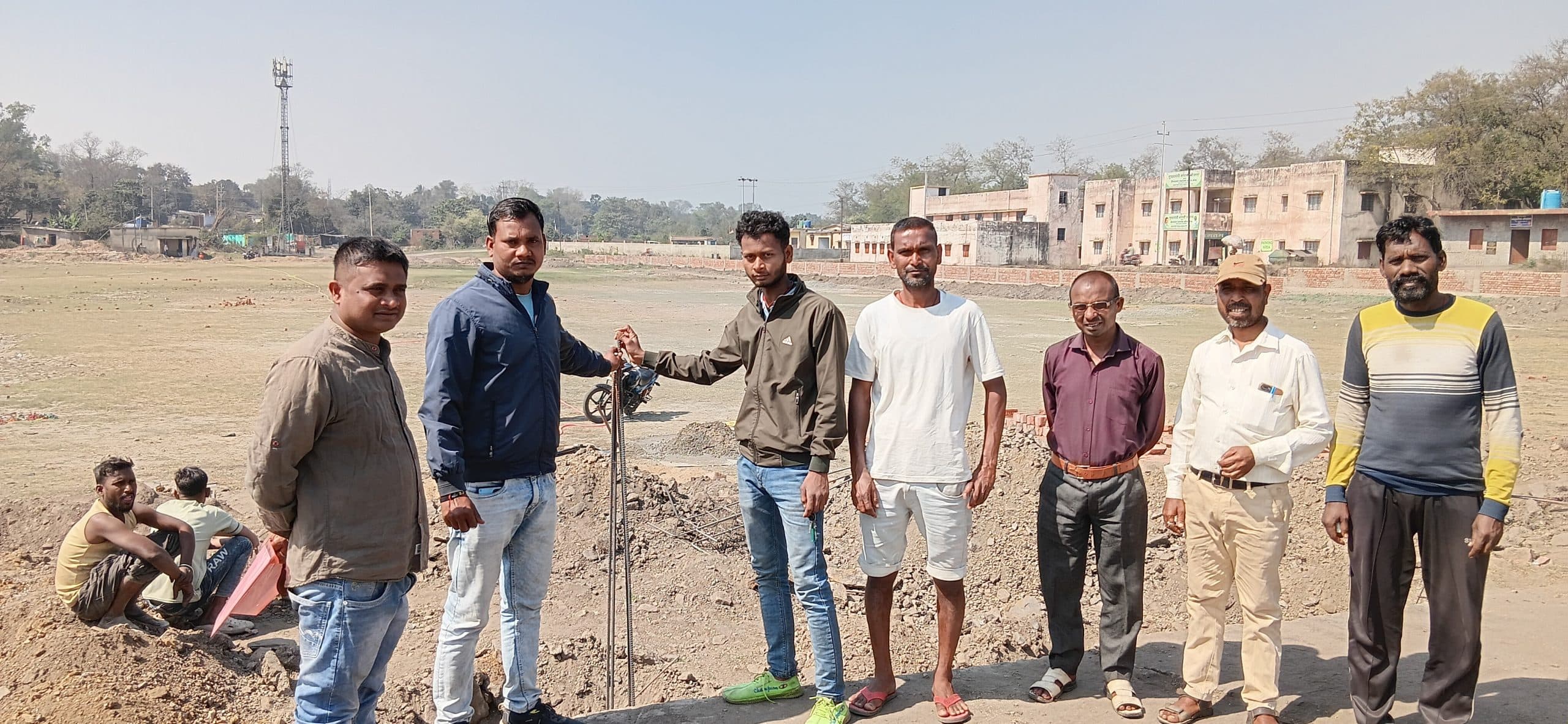 Bokaro News : ग्रामीणों व रैयतों ने स्टेडियम निर्माण कार्य रोका