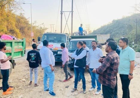 Jamshedpur News : मानगो : विधायक प्रतिनिधि की पहल से शुरू हुआ कचरे का उठाव