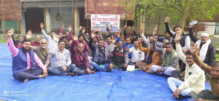 पीडीएस डीलरों ने 10वें दिन किया धरना-प्रदर्शन