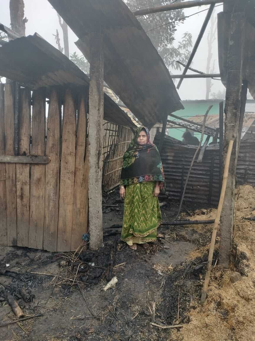 आग से तीन घर जले, एक लाख की क्षति