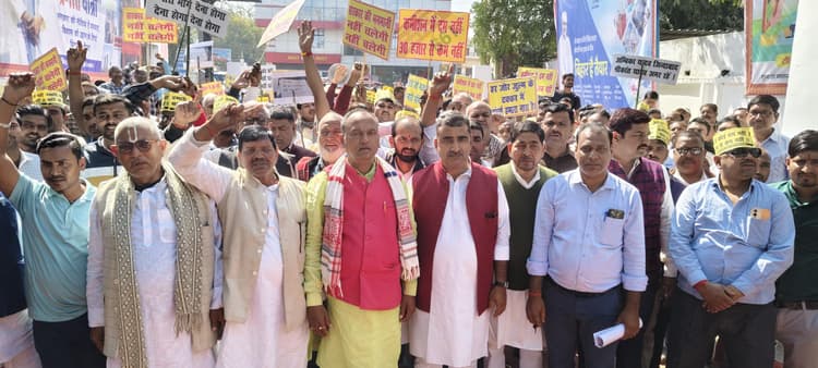 Aurangabad News : सरकारी कर्मी का दर्जा देते हुए डीलरों को मिले 30 हजार वेतन