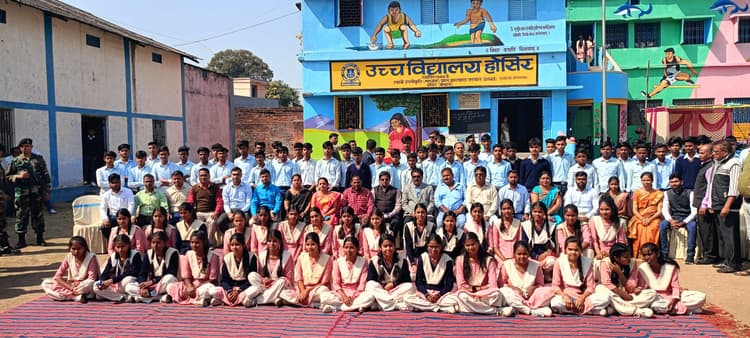 Bokaro News : अभिभावकों और शिक्षकों की उम्मीदों पर विद्यार्थी खरा उतरें : योंगेंद्र