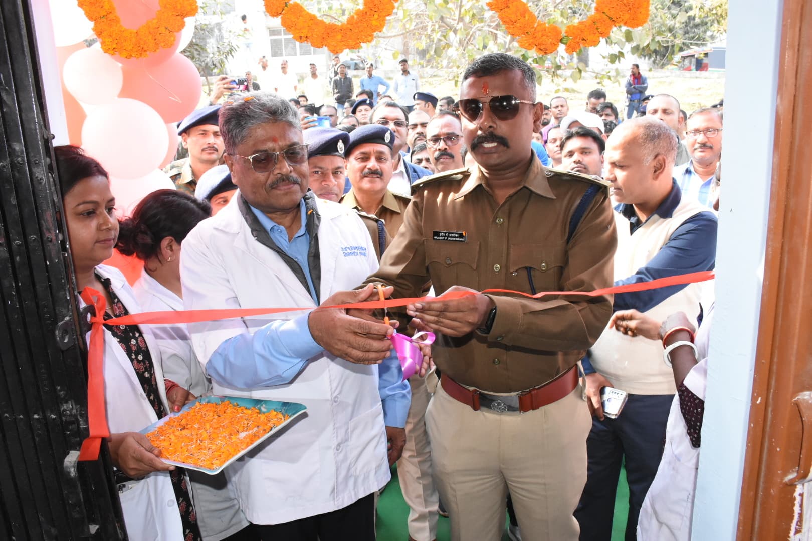 Dhanbad News : एसएनएमएमसीएच में सुरक्षा व्यवस्था को ले एसएसपी ने किया पुलिस चौकी का उद्घाटन