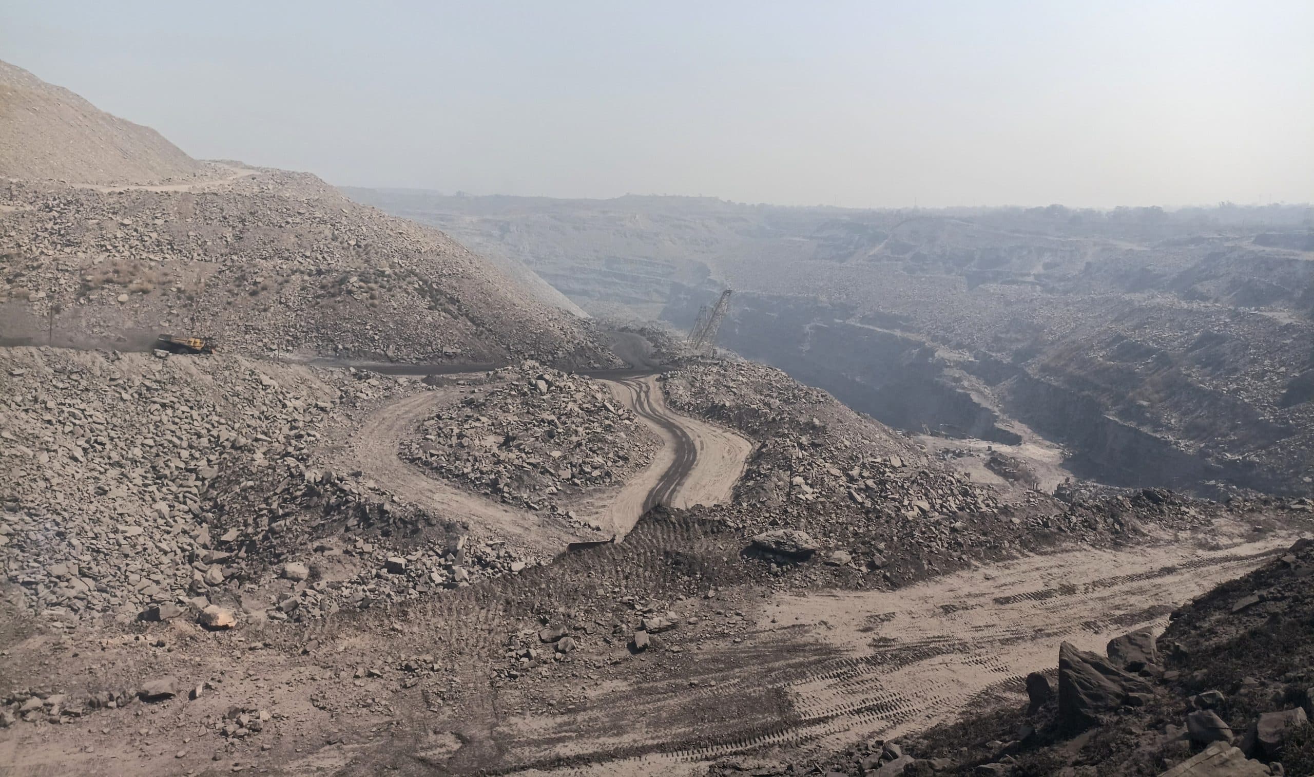 Dhanbad News :जमीन की कमी से ब्लॉक दो एबीओसीपी में बंद हो सकता है कोयला खनन