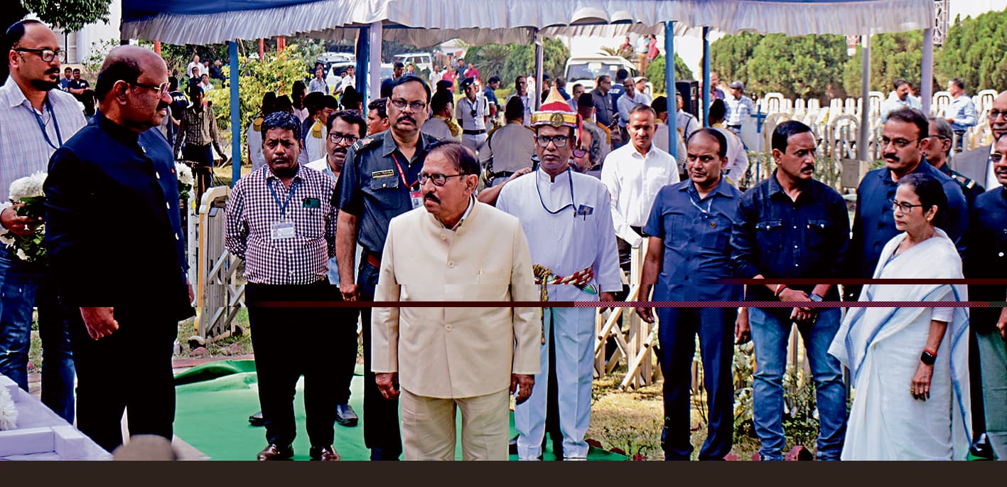 राज्यपाल ने ममता को दूरदर्शी व गतिशील नेता बताया