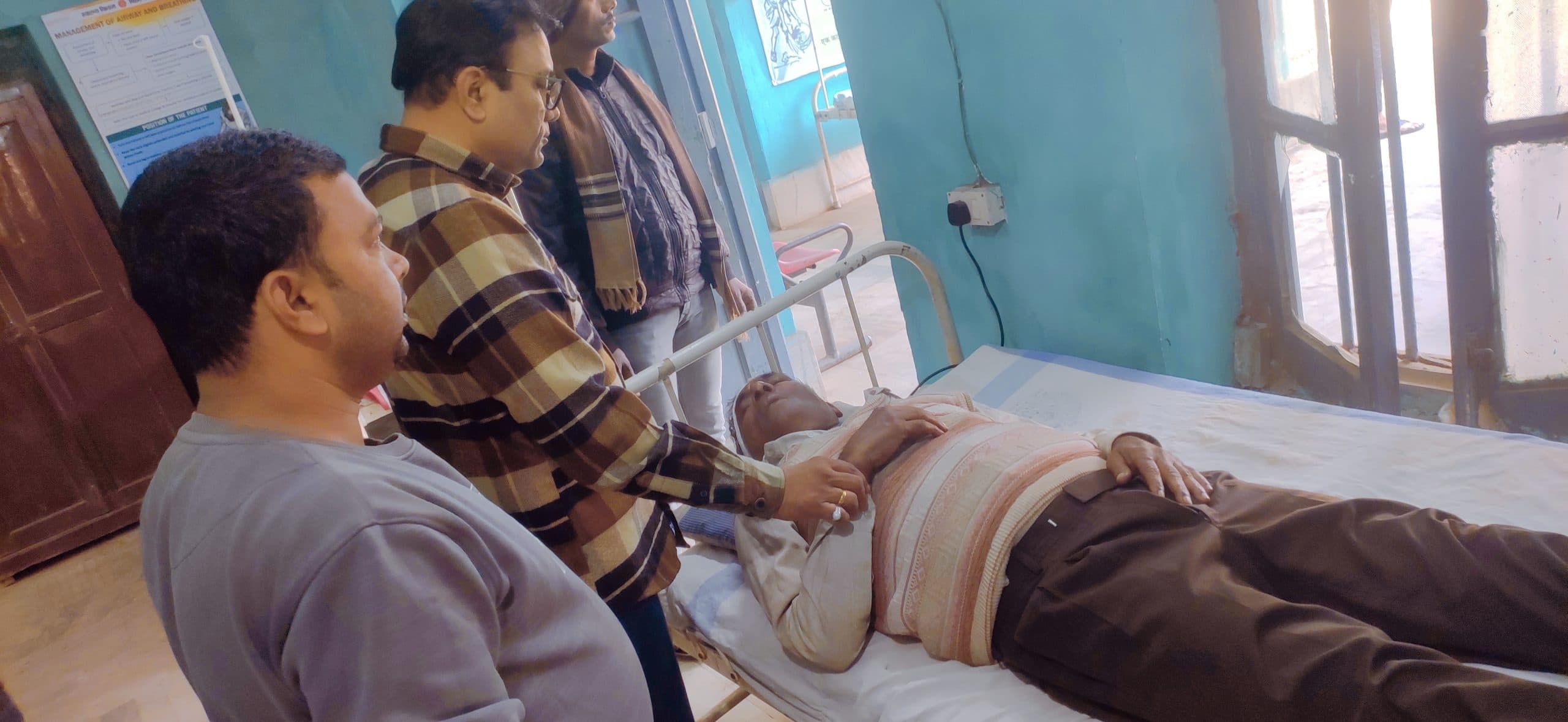 बस की ठोकर से साइकिल सवार की हालत नाजुक, रेफर