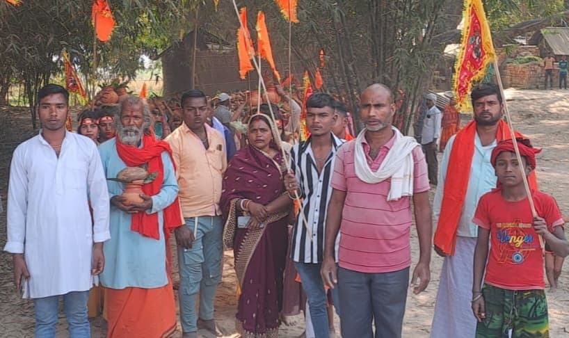 महाविष्णु यज्ञ को लेकर निकाली गयी कलश शोभायात्रा