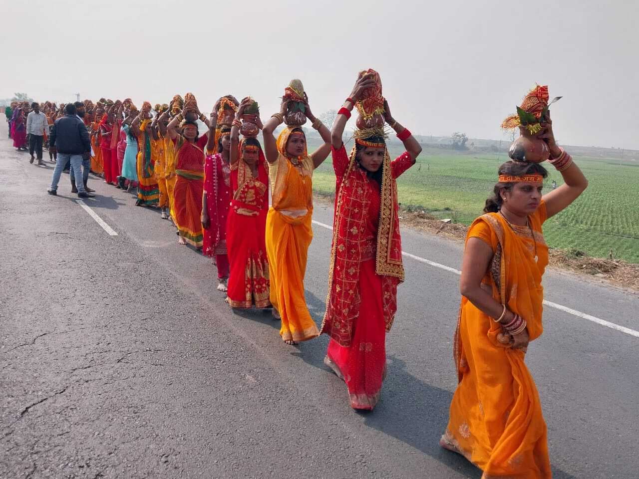 श्रीश्री 108 रुद्र महायज्ञ की सफलता को लेकर निकाली गयी भव्य कलश यात्रा