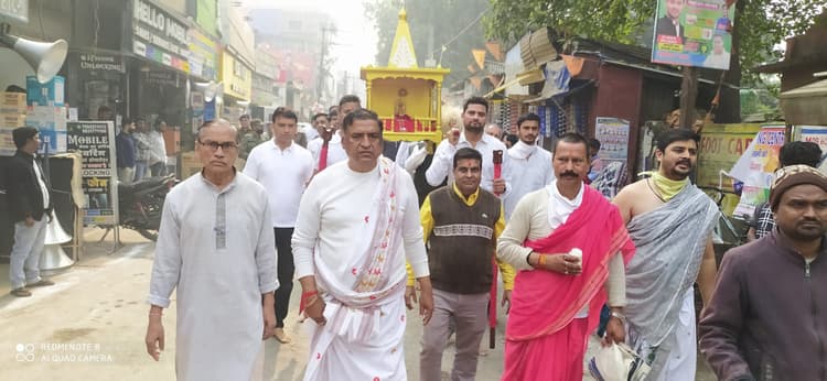 जैन मंदिर दादाबाड़ी से निकाली गयी भव्य शोभायात्रा