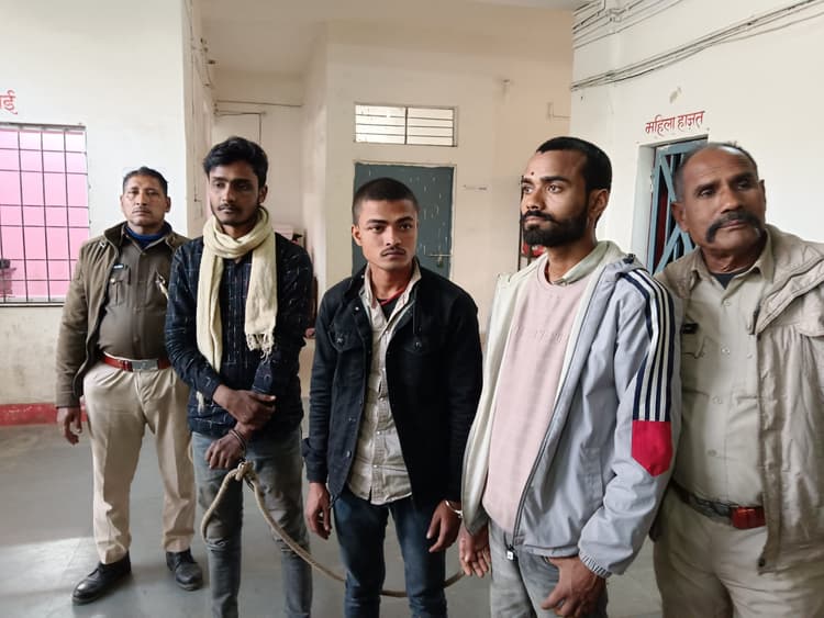 बैजनाथपुर थाना पुलिस ने तिरी पेट्रोल पंप लूटकांड का किया उद्भेदन