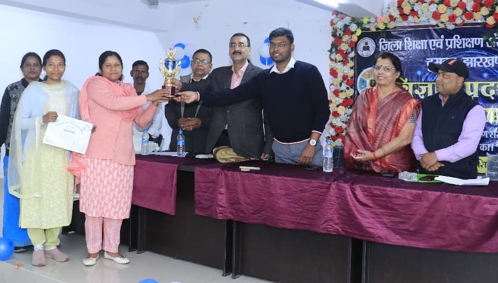 वर्तमान चुनौतियों के अनुरूप हो विज्ञान के मॉडल : गोपाल कृष्ण झा