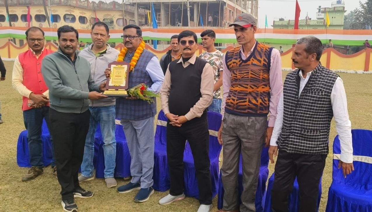 रानी ड्रेसेस ठाकुरगंज ने अधीरा एकादश  को  हराकर फाइनल में बनाई जगह