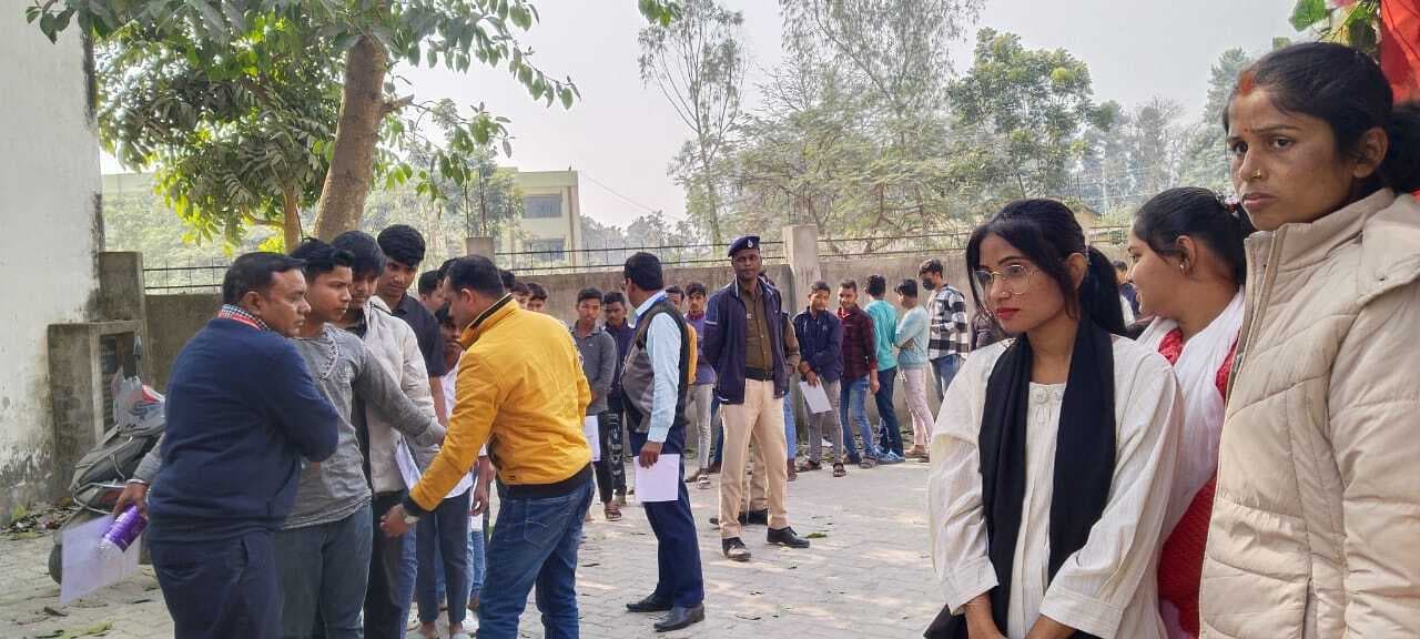 जिले में शांतिपूर्ण तरीके से चल रही इंटर की परीक्षा