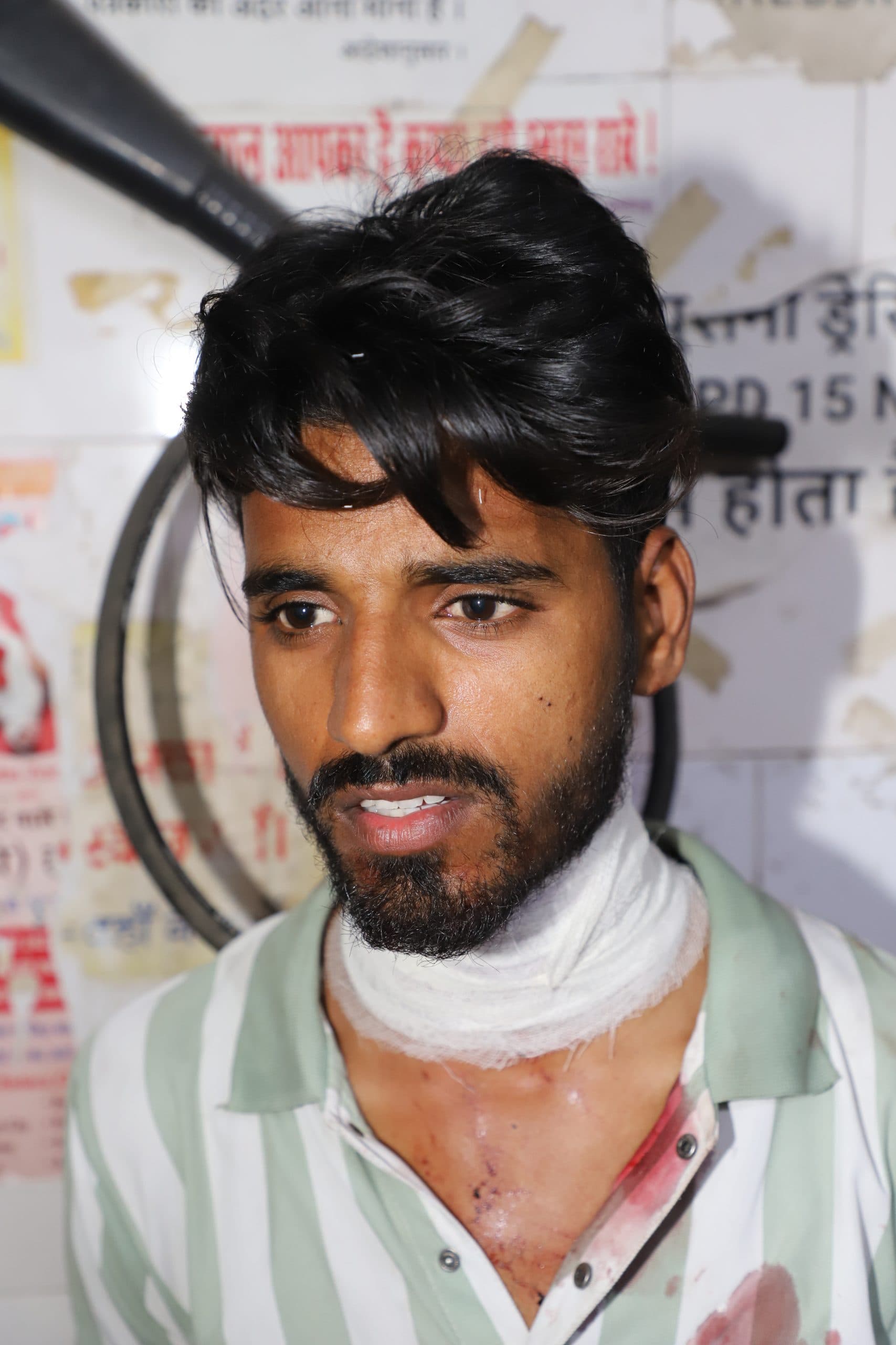 Jamshedpur News : शराब पीने के लिए चिकन देने से किया इनकार, तो गले पर उस्तरा से किया हमला