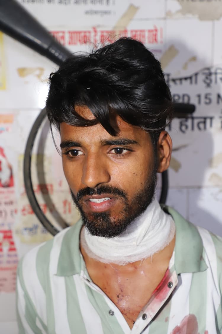 Jamshedpur News : शराब पीने के लिए चिकन देने से किया इनकार, तो गले पर उस्तरा से किया हमला