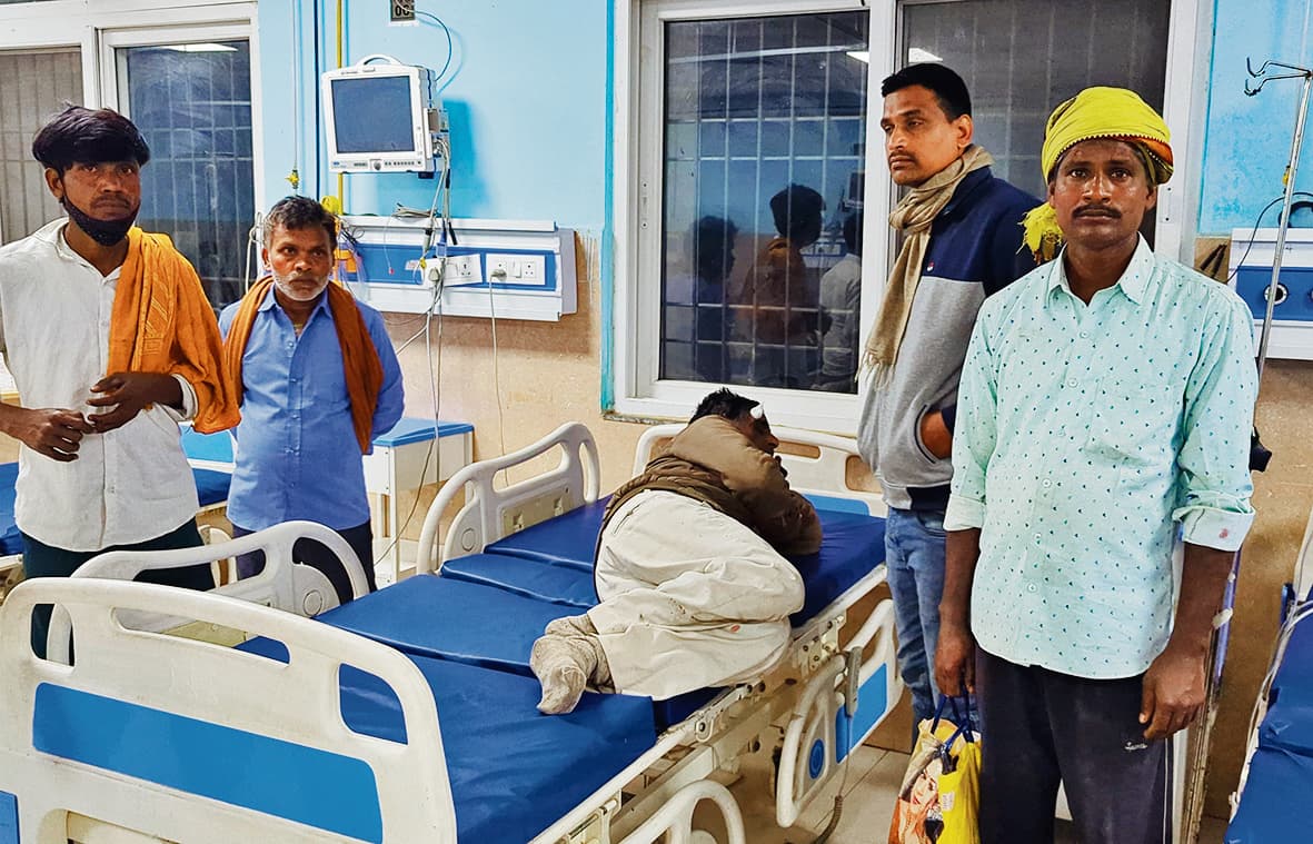 ट्रक की टक्कर से इंटर की परीक्षा देकर लौट रहीं दो बहनों की मौत, पिता घायल