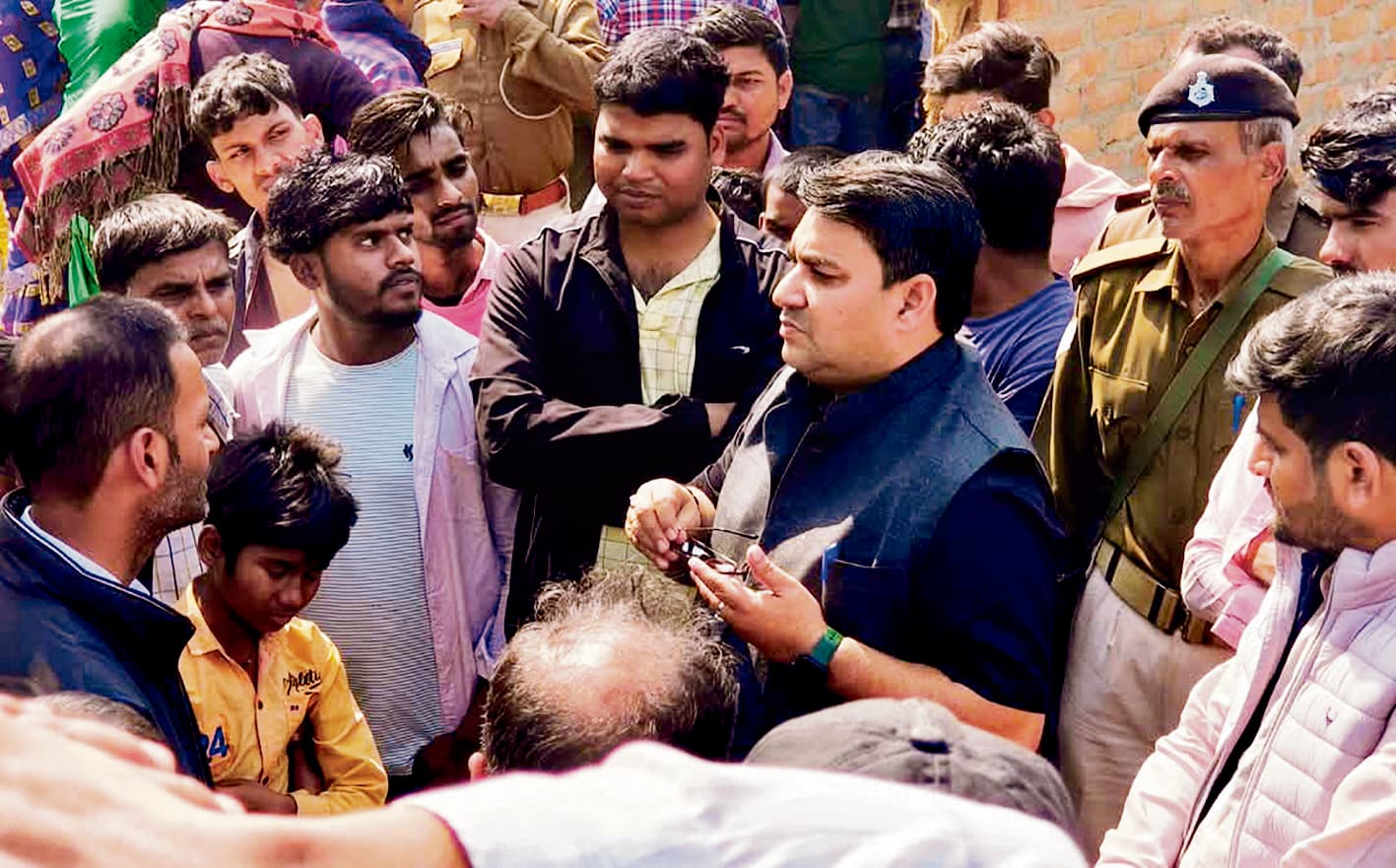 Gopalganj News  : सिधवलिया में अज्ञात वाहन की ठोकर से बाइकसवार युवक की गयी जान