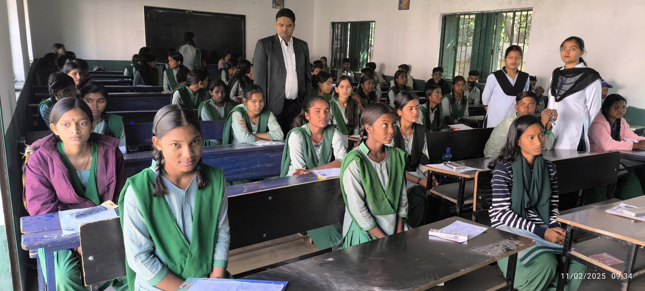 Giridih News: पहले दिन शांतिपूर्ण और कदाचारमुक्त हुई मैट्रिक व इंटर की परीक्षा