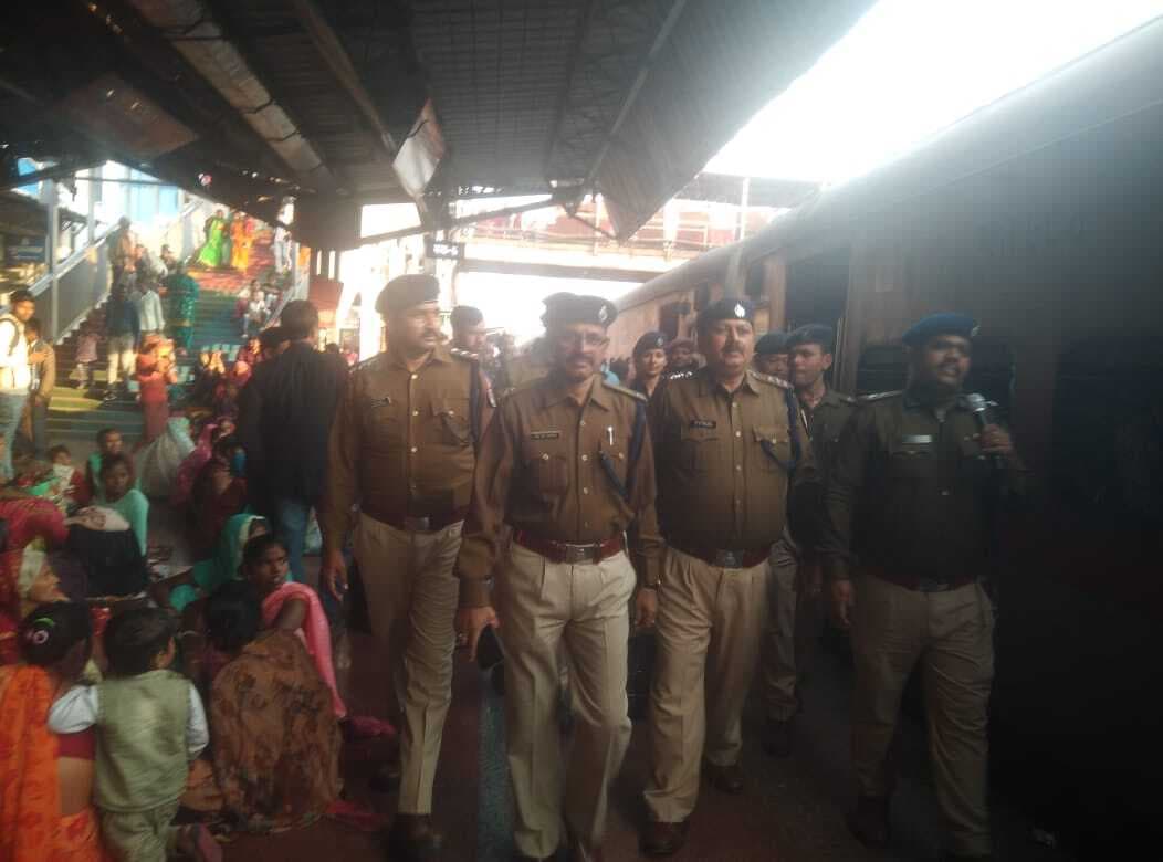 Kumbh Mela: पवन एक्सप्रेस नहीं भेजी गई बनारस व प्रयागराज