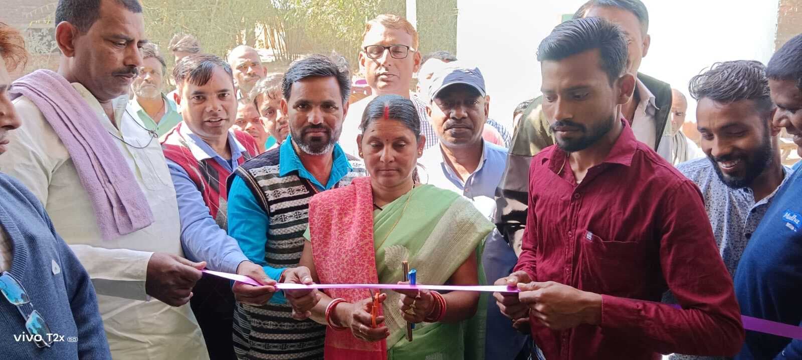 Giridih News: दुग्ध शीतलक केंद्र का प्रमुख ने किया उद्घाटन