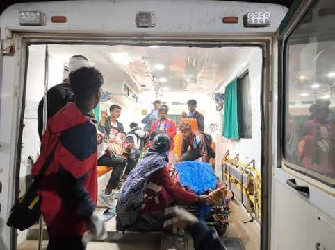 ऑटो पलटने से पांच फुटबॉल खिलाड़ी घायल, दो रेफर