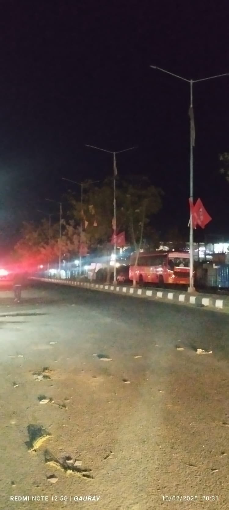 Giridih News: दिन में जलती हैं स्ट्रीट लाइट, शाम होते ही हो जाती हैं बंद