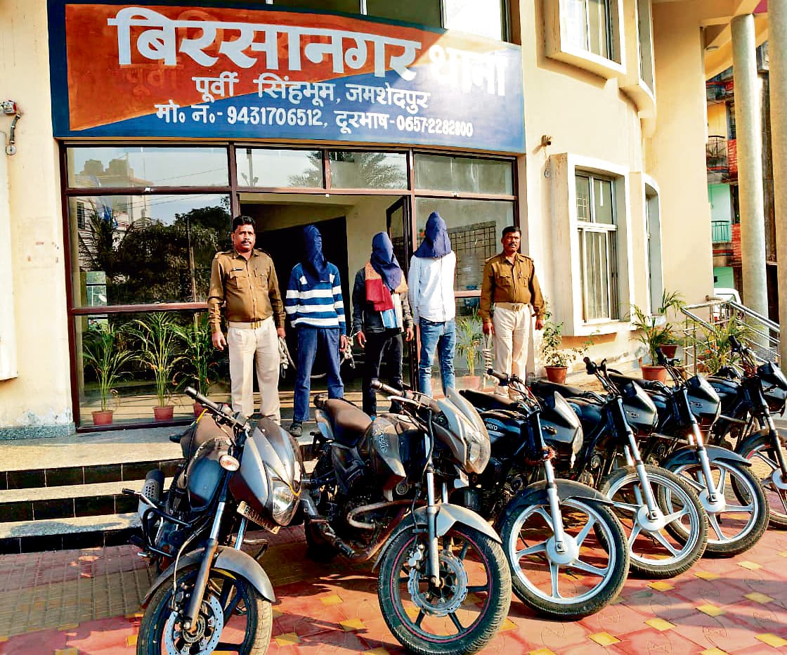 Jamshedpur News : नशा व मौज-मस्ती के लिए करता था बाइक चोरी, तीन युवक ऐसे धराये, छह बाइक बरामद