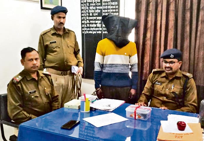 Dhanbad News : वर्चस्व को ले मारपीट व फायरिंग मामले में पिस्टल जब्त, दो प्राथमिकी दर्ज