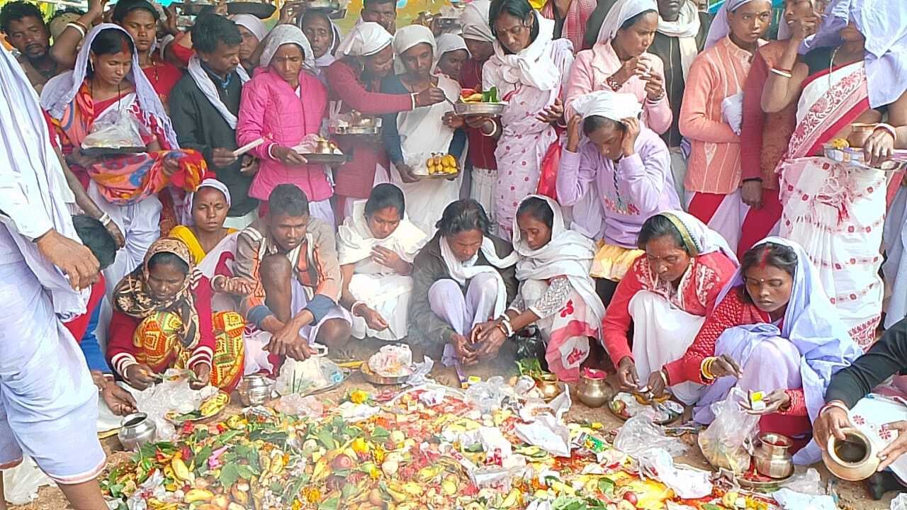 पाकुड़ियावासियों ने माघी पूर्णिमा पर लगायी आस्था की डुबकी