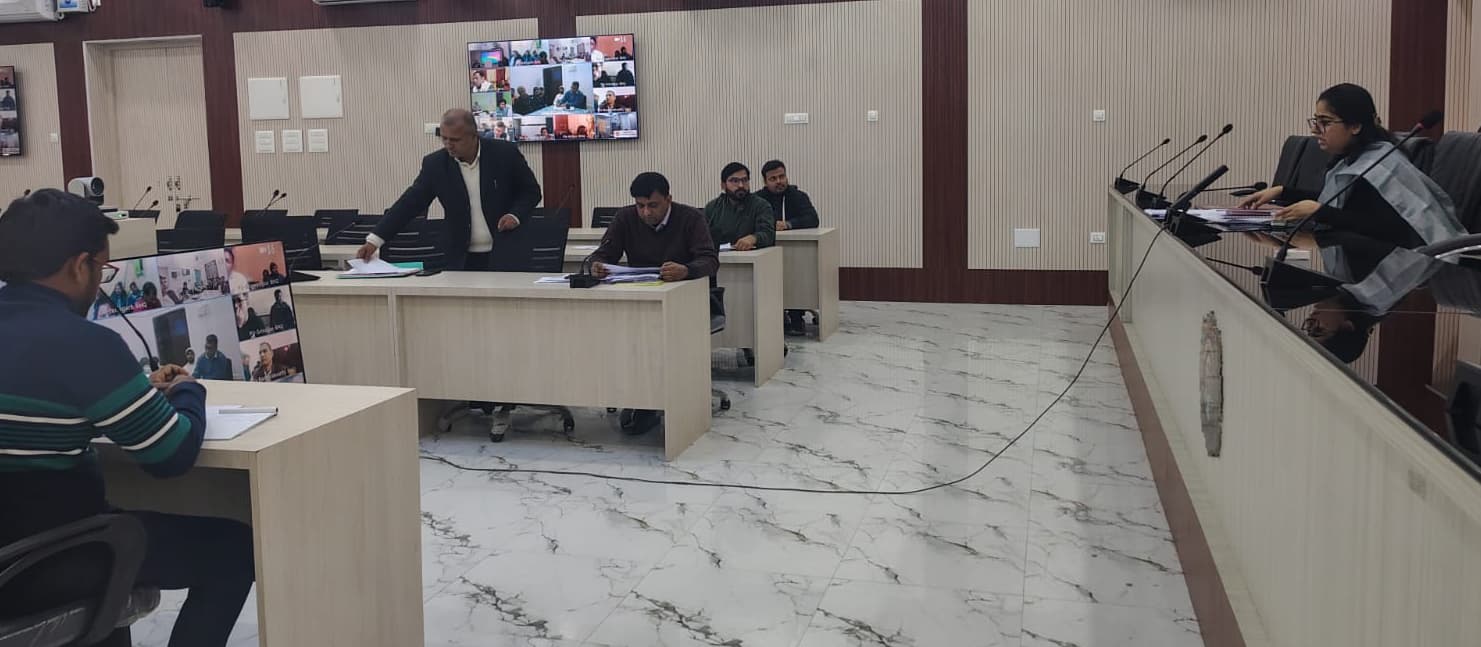 योग्य का नाम  सूची में छूटे नहीं व अयोग्य लाभुक का नाम जुटे नहीं : डीडीसी