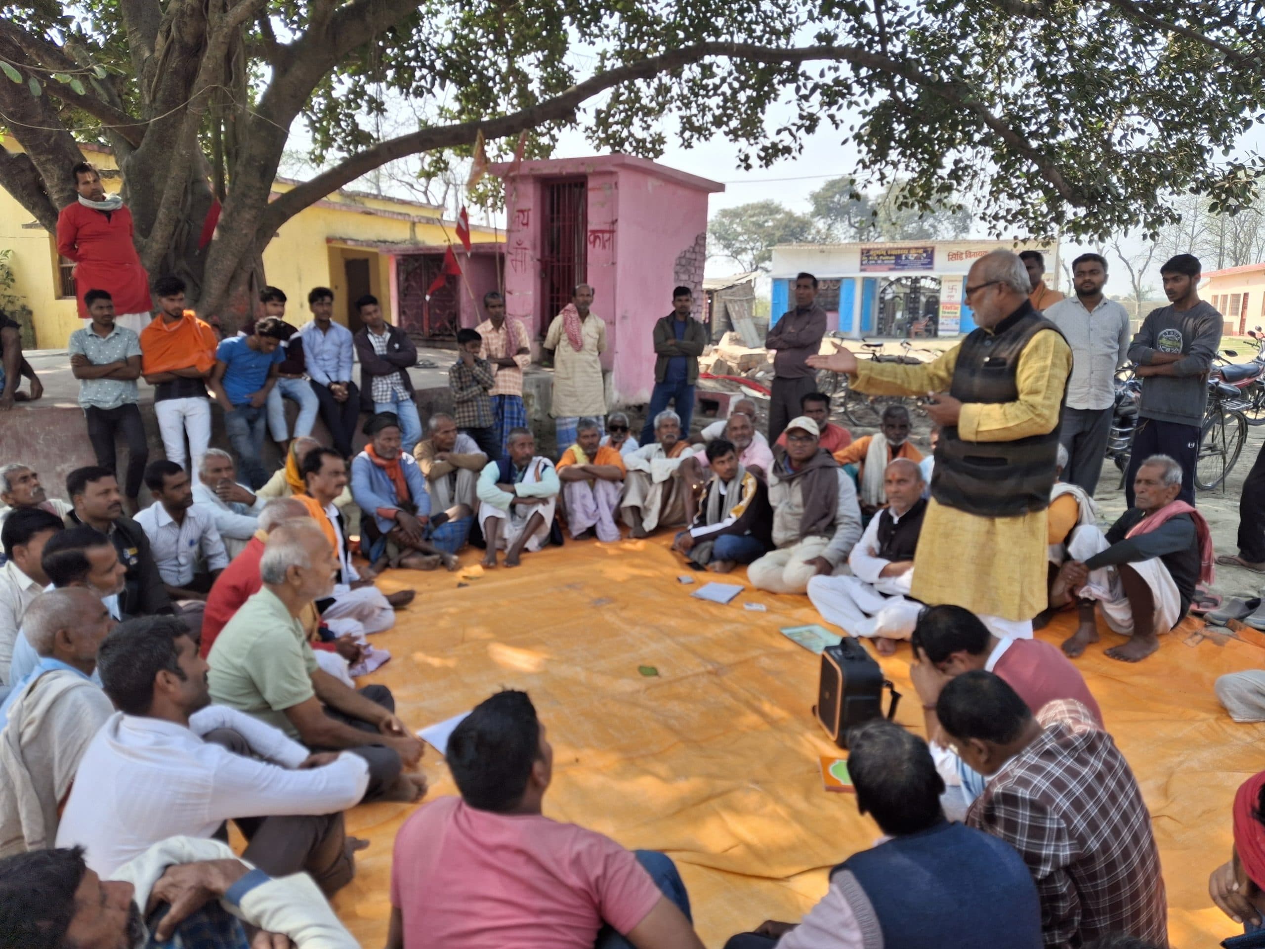 चंपारण किसान मजदूर संषर्घ समिति ने किसानों के साथ की बैठक