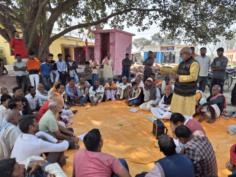 चंपारण किसान मजदूर संषर्घ समिति ने किसानों के साथ की बैठक